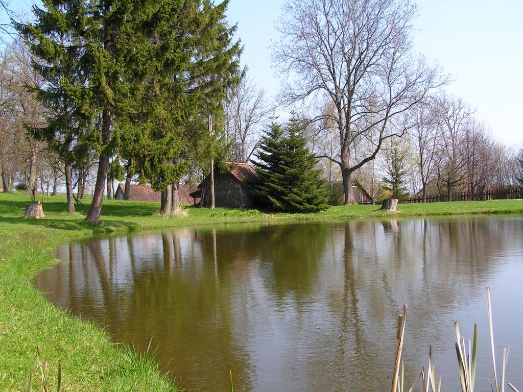 Dworek Szarki Exteriér fotografie
