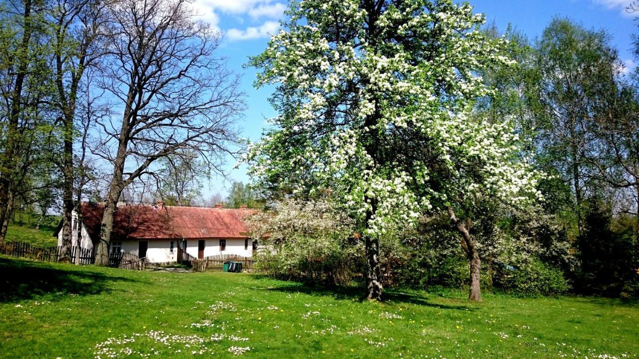 Dworek Szarki Exteriér fotografie